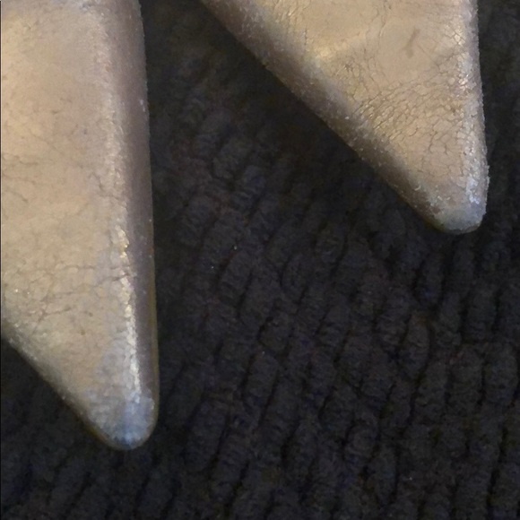 Distressed gold leather pumps - Picture 5 of 5